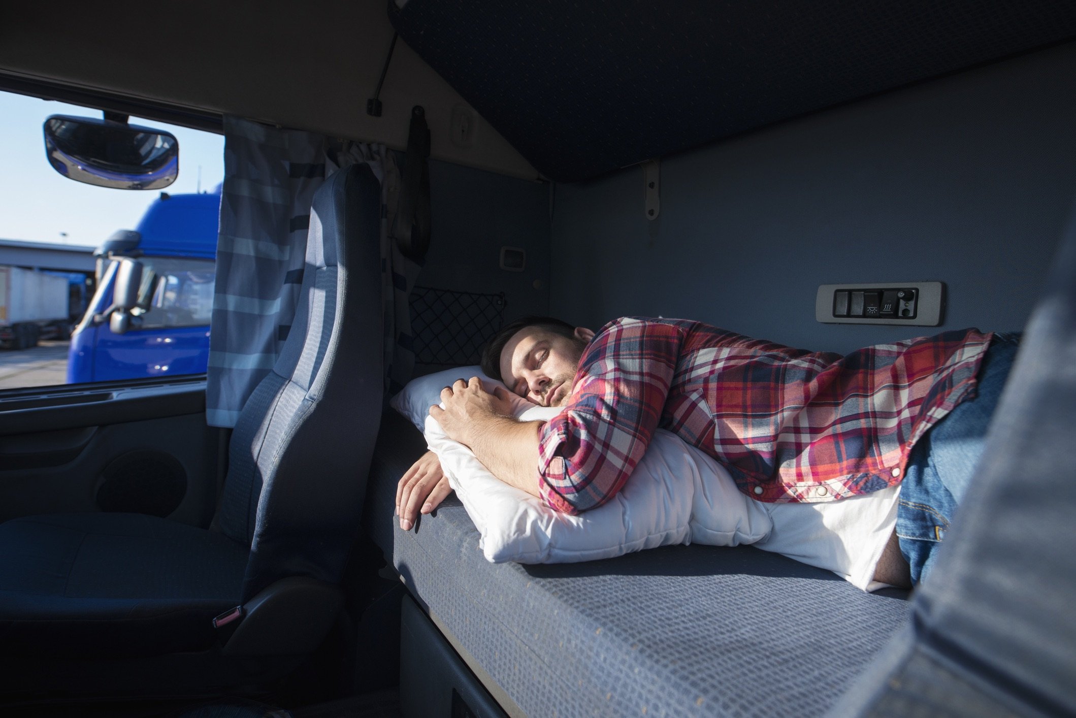 The sleepy truck driver’s guide to getting a good night’s rest