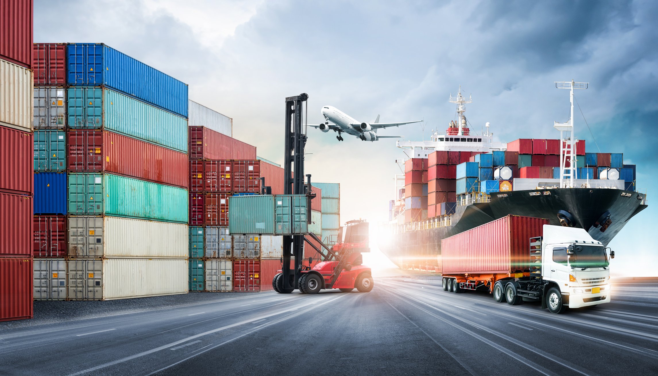 Lawmakers trying to cut red tape for professional truck drivers
