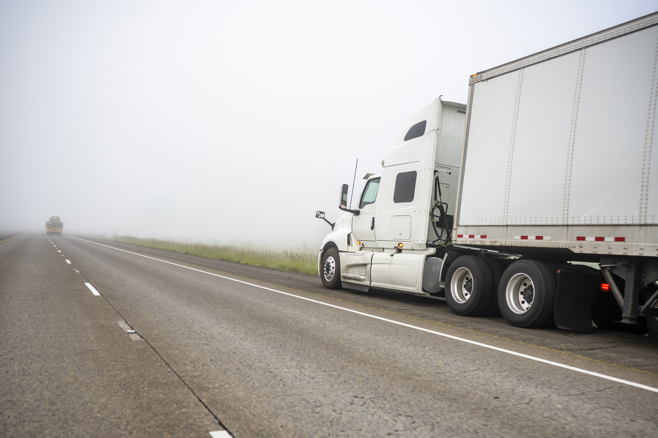 7,912 trucks and 2,051 drivers placed out of service in U.S. during 3-day Roadcheck