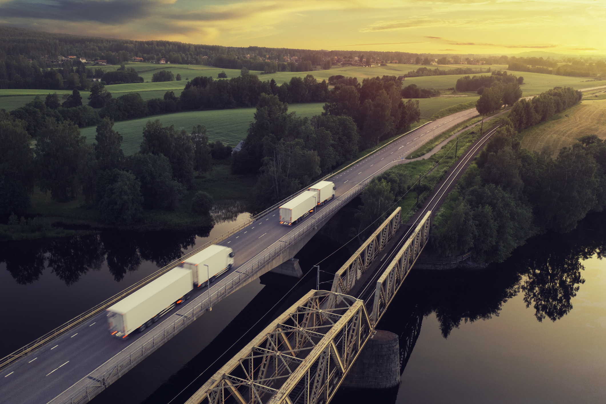 #LadyTrucker @clarissarankin is so fun to watch and is using her platform to open the trucking field to others who might not have considered it.