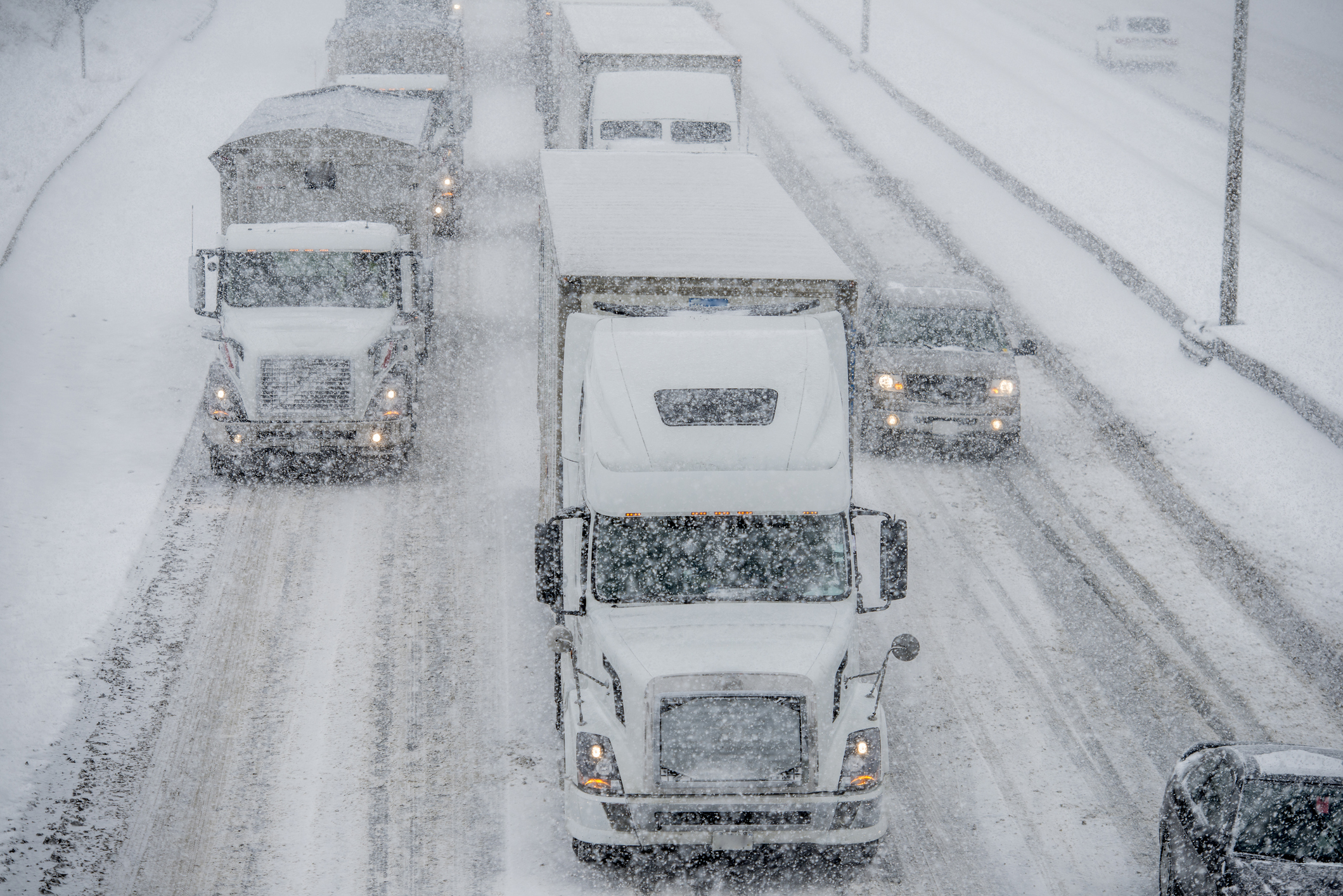 Driver rescues fellow trucker during snowstorm crash