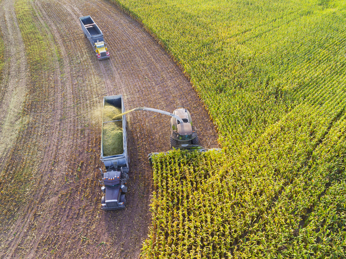 Illinois Organizations Create Scholarship Benefiting Trucking and Agriculture