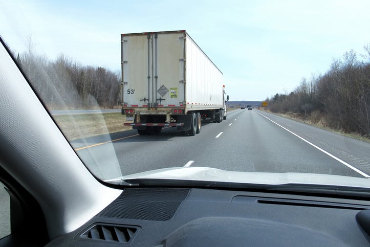 Mom Poses Question for Truckers About Kids’ Airhorn Requests