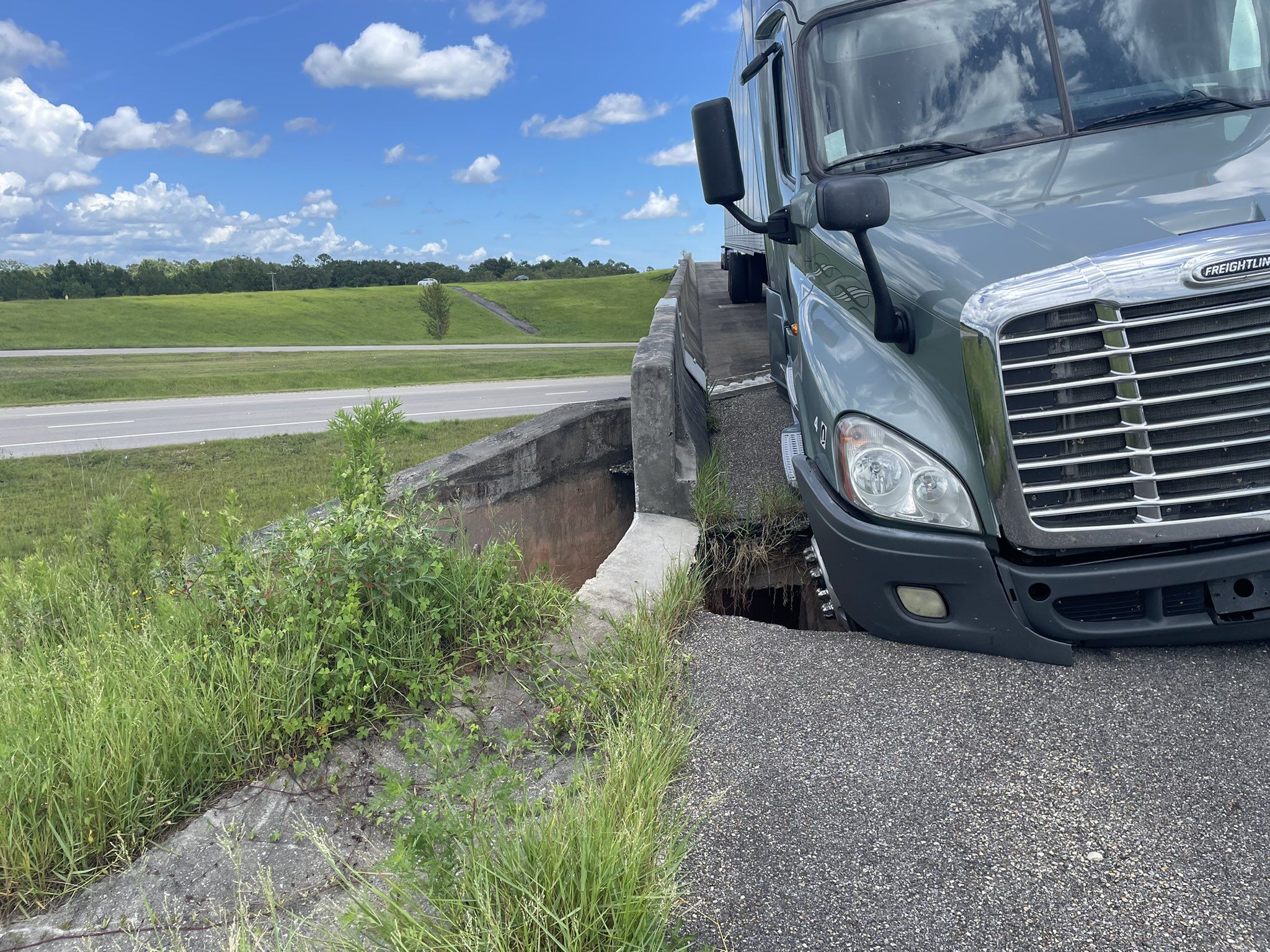 Mississippi Road Collapses under Semi