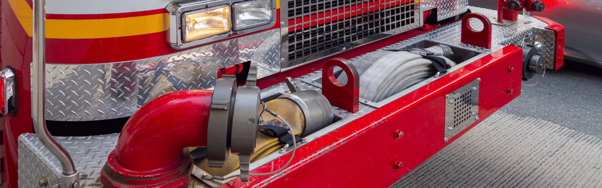 Trucker Demonstrates Incredible Bravery Rescuing Injured Woman After Flaming Crash