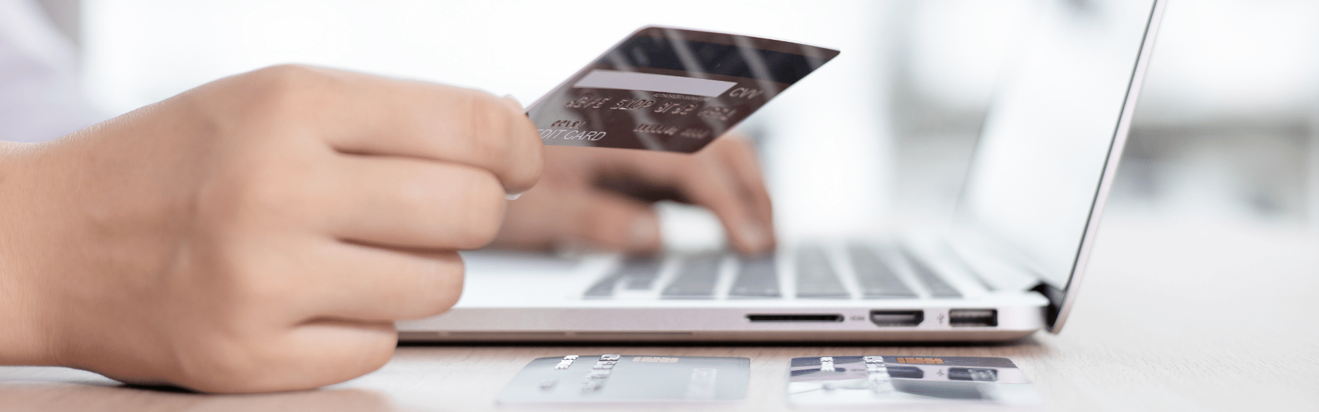 How Consumer Purchasing Patterns in E-commerce Affect the Trucking Industry
