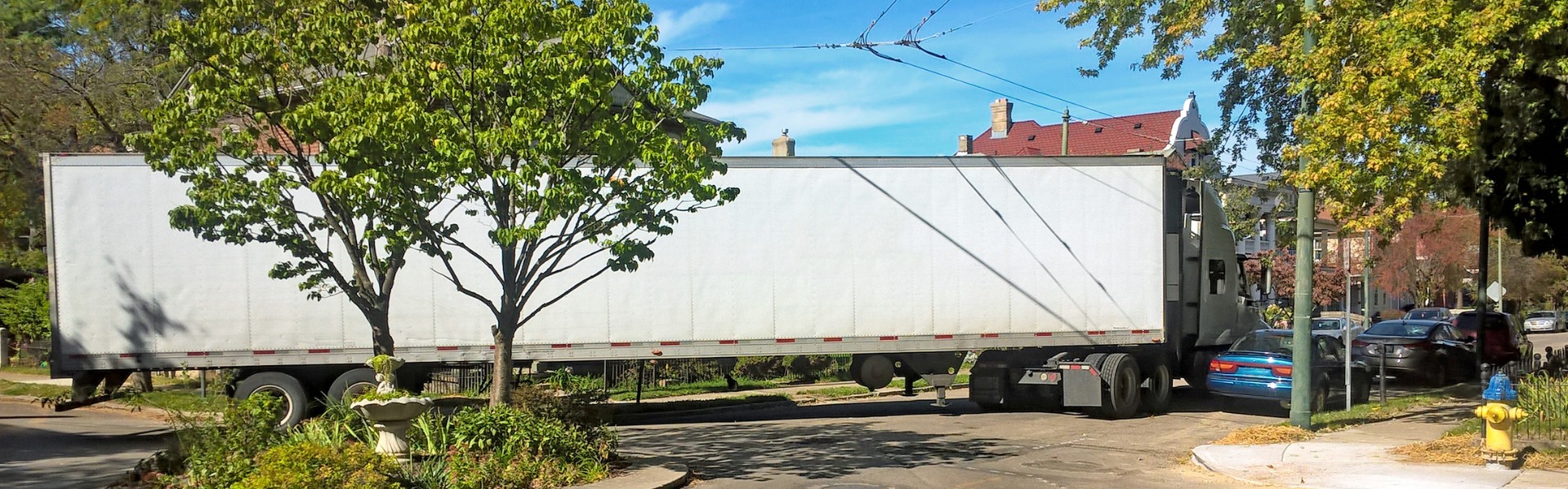 10 Expert Tips for Maneuvering Semi-Trucks in Tight Spaces
