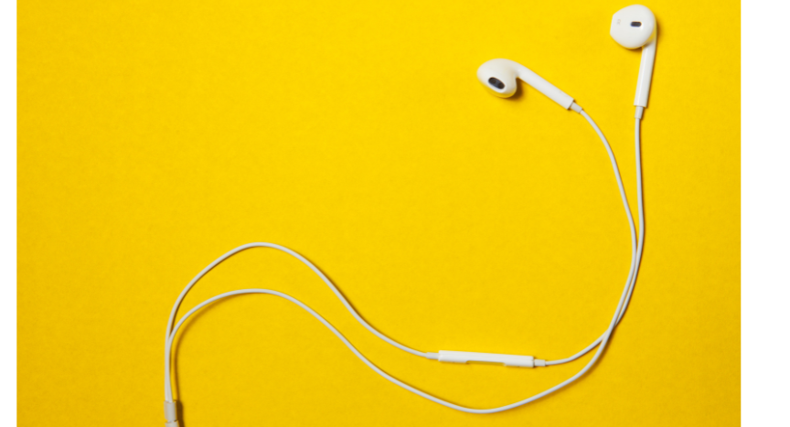 Compare the Bluetooth headset features that matter most for truck drivers, including single ear versus two ear designs, microphone style, battery life, comfort, controls, and call clarity.