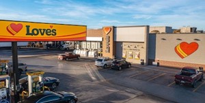 Love's Travel Stops has opened a new location in Gretna, Florida, adding 121 truck parking spaces and new driver amenities along Interstate 10.