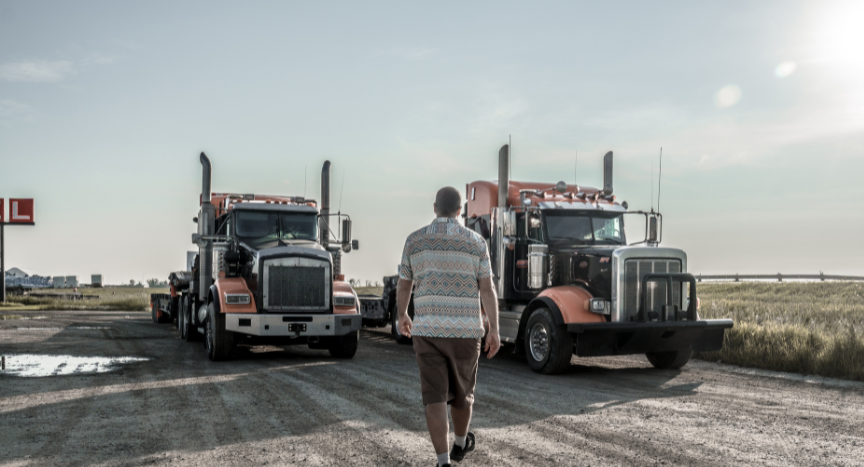 Compare Love’s and Pilot Flying J locations, parking, maintenance, rewards, showers, and mobile tools to see which truck stop network offers more for drivers.